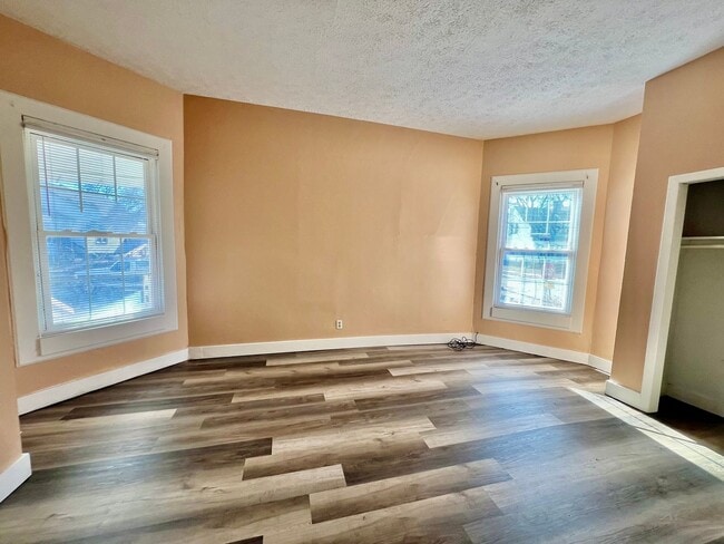 Building Photo - 719 W Jefferson St