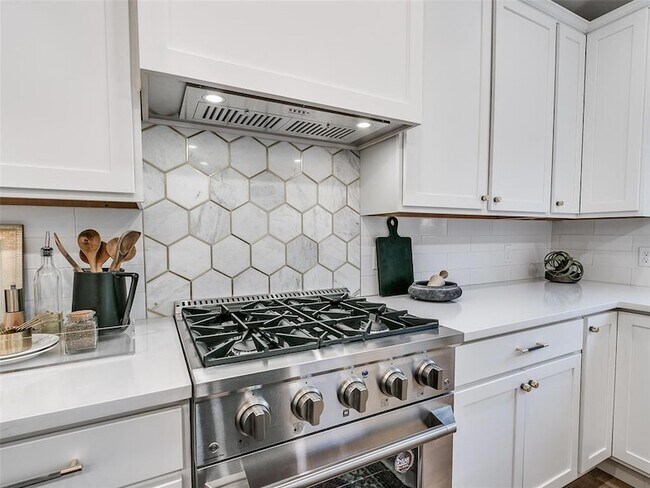 Building Photo - 2101 NW 60th St