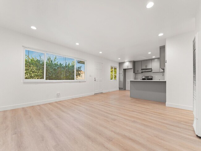 Building Photo - 308 S Laurel St