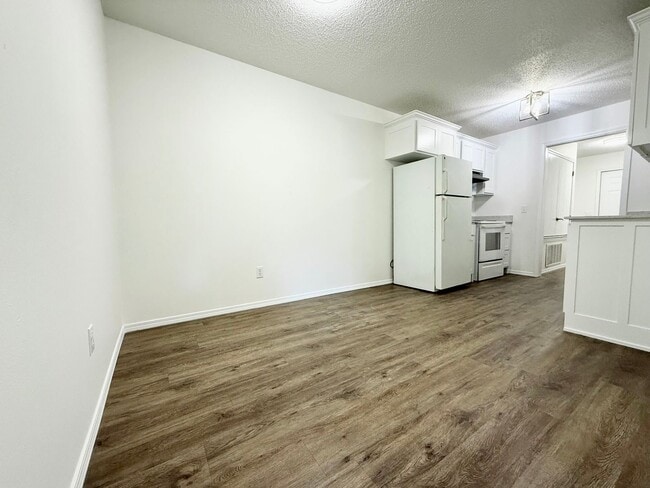 Building Photo - ***5905 B Sara Street***