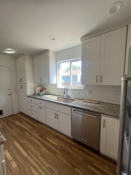 Building Photo - 221 N Orange Ave