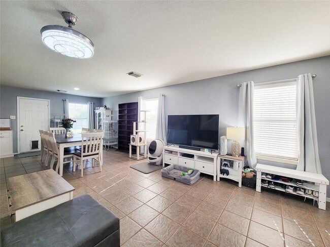 Building Photo - 18235 Valebluff Ln