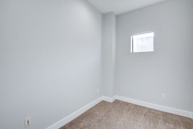 Office/flex space. - 4202 Spencer St