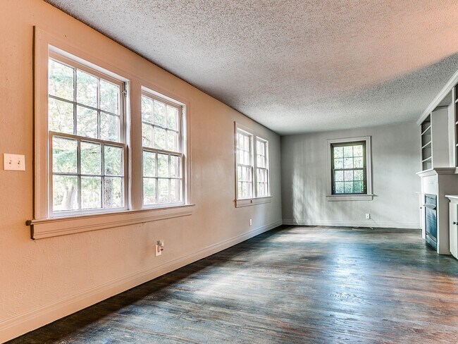 Building Photo - Miller Addition Tri-Plex - SJ