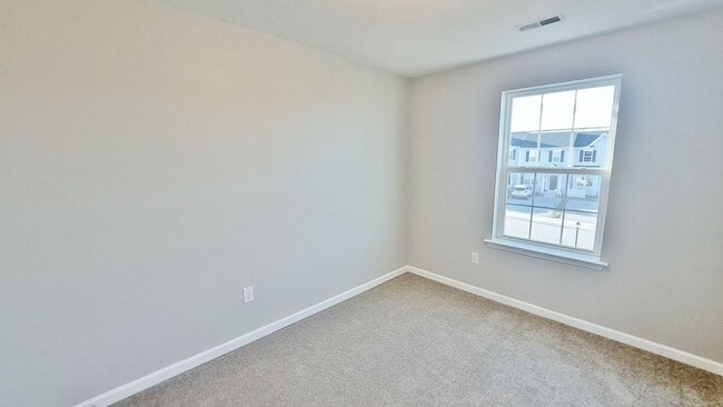 Building Photo - 3 Bed / 3-1/2 Bath Single Family Townhome