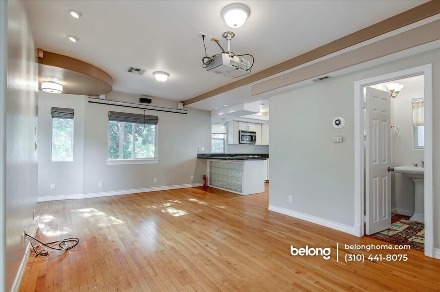 Building Photo - 8527 Wonderland Ave