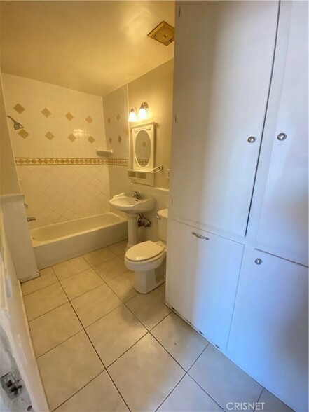 Building Photo - 43360 7th St E