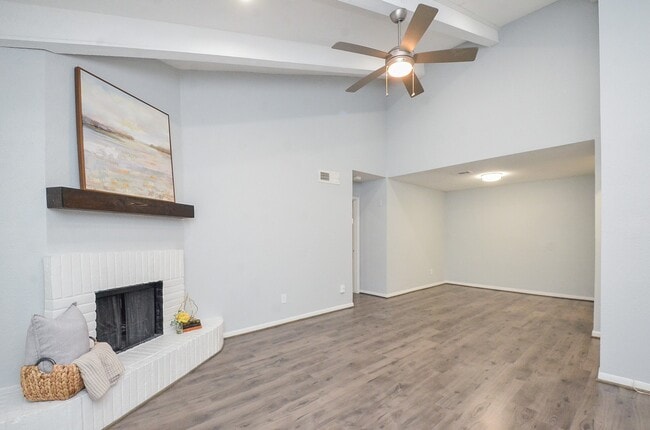 Primary Photo - 5711 Sugar Hill Dr