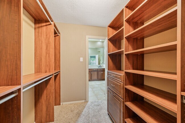 Building Photo - 209 McVoy Dr