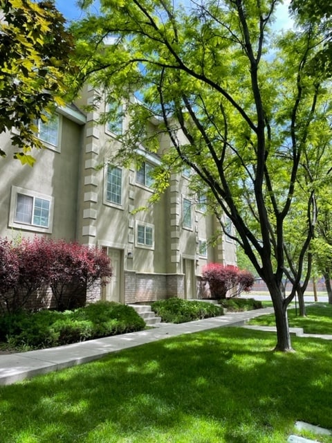 Building Photo - 379 E 600 S