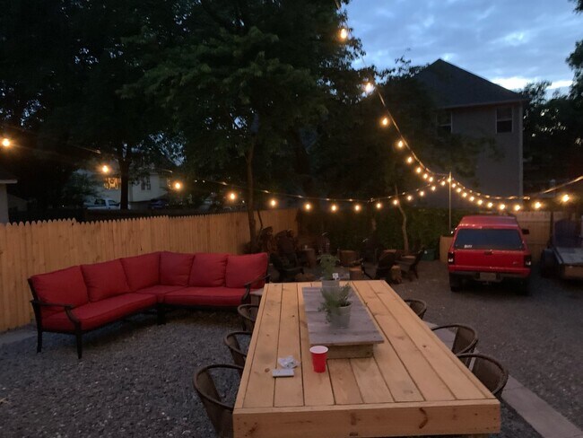 backyard, river view, 2-3 parking spots,(hot tub not included) - 135 E Wayne Ter