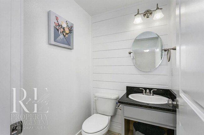 Building Photo - Bright View Home in the Heart of Silverdale on a Quiet Dead-End Road