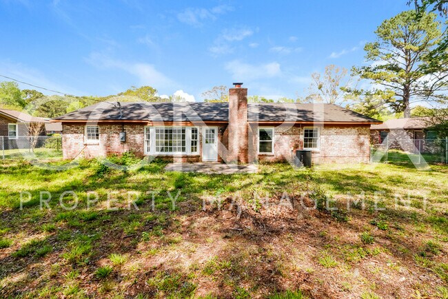 Building Photo - Recently Renovated 3 Bedroom Home in Charl...