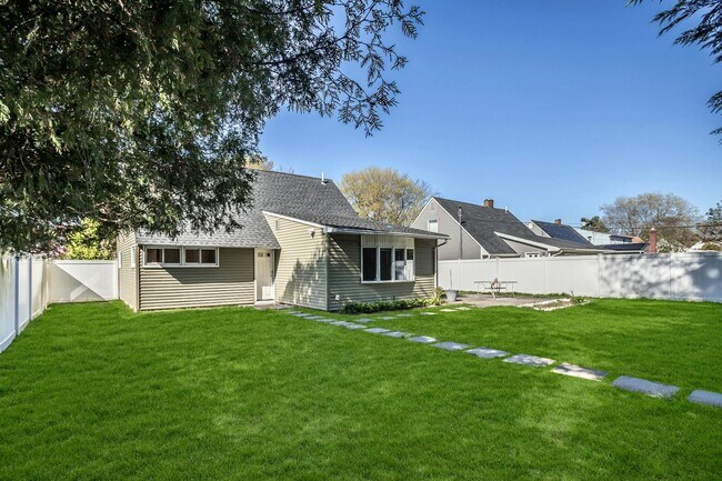 Building Photo - 288 Acre Ln
