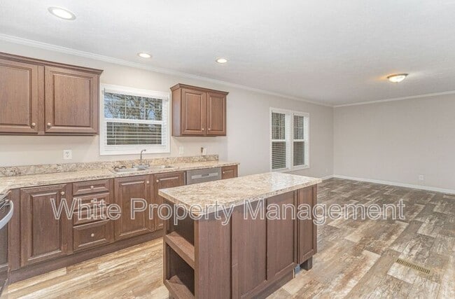 Building Photo - 1335 Oak Breeze Dr