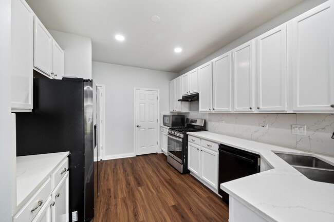 Building Photo - 17578 Gilbert Dr