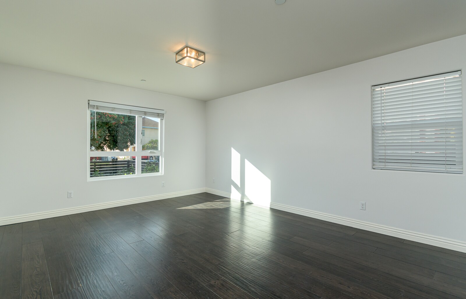 Building Photo - 736 N Wilton Pl