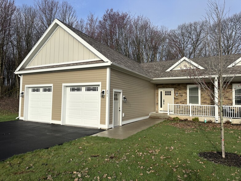 Building Photo - 251 Liam Ln