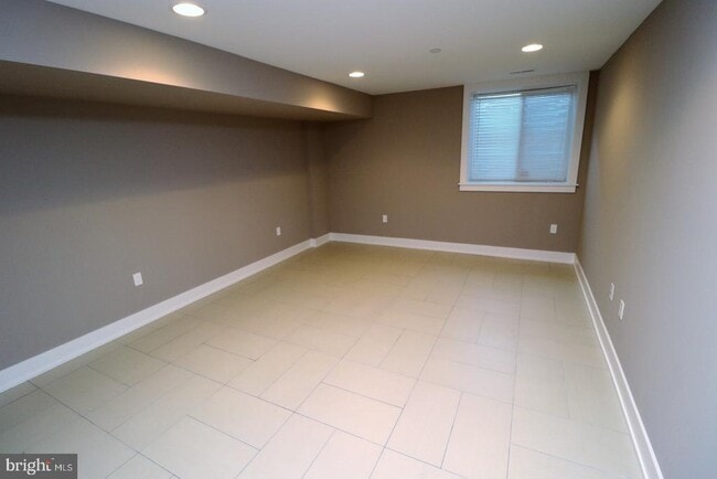 Building Photo - 1816 Latona St