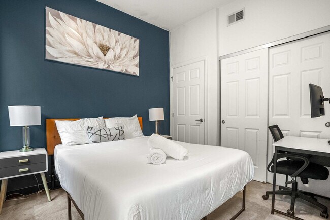 Building Photo - 209 9th St