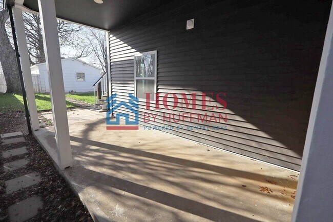 Building Photo - 910 Harriet St