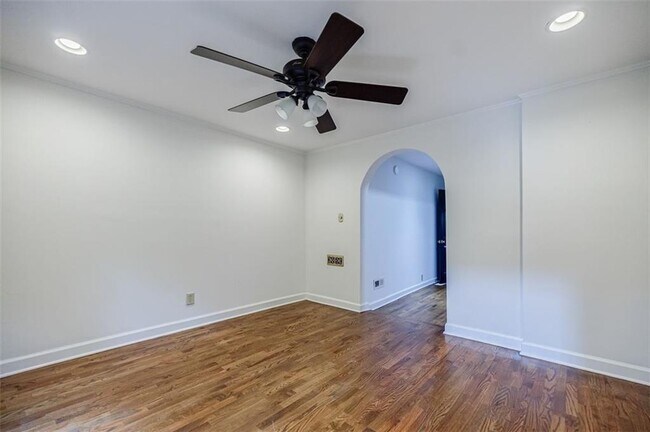 Building Photo - 183 Locust St NE