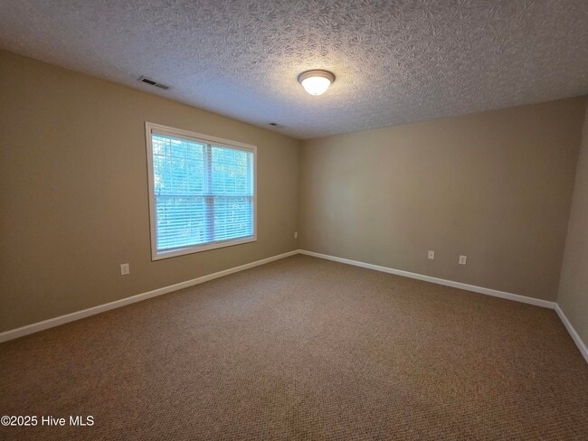 Building Photo - 345 Farina Dr