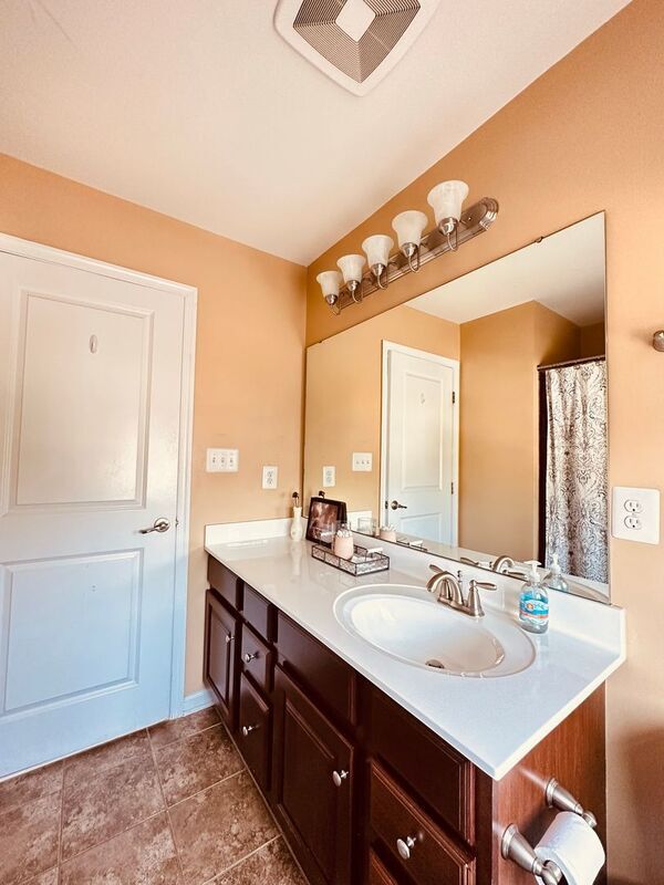 Building Photo - 4536 Briarwood Dr
