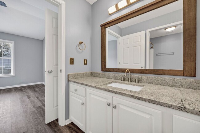 Building Photo - BEAUTIFULLY RENOVATED TWO BEDROOM IN CHAPIN