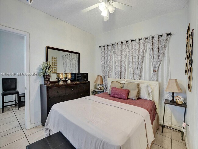 Building Photo - 15455 N Miami Ave