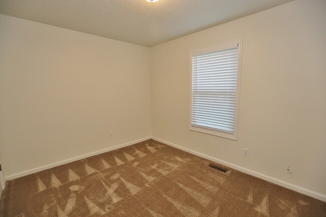 Building Photo - READY 11-03-25!! Completely Updated 2-Bedr...