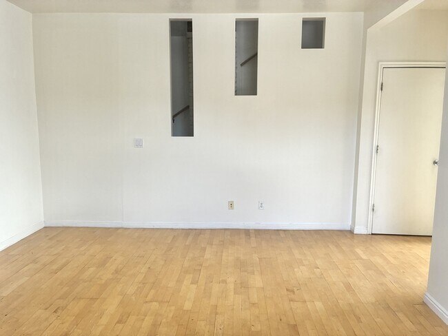 Building Photo - 517 E 500 S