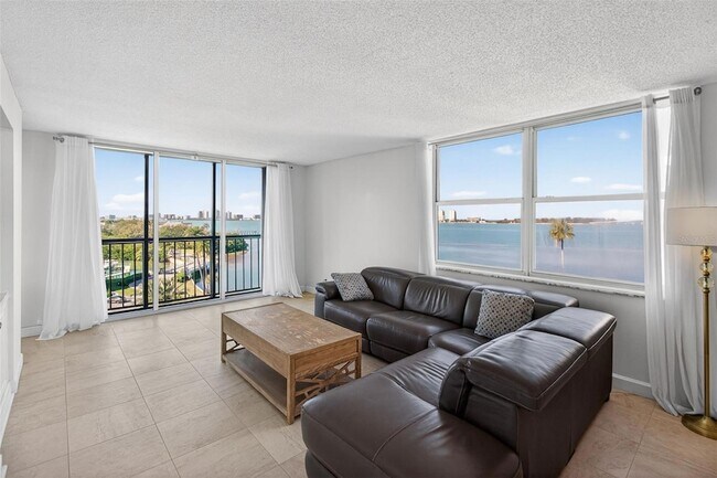 Building Photo - 100 Oakmont Ln