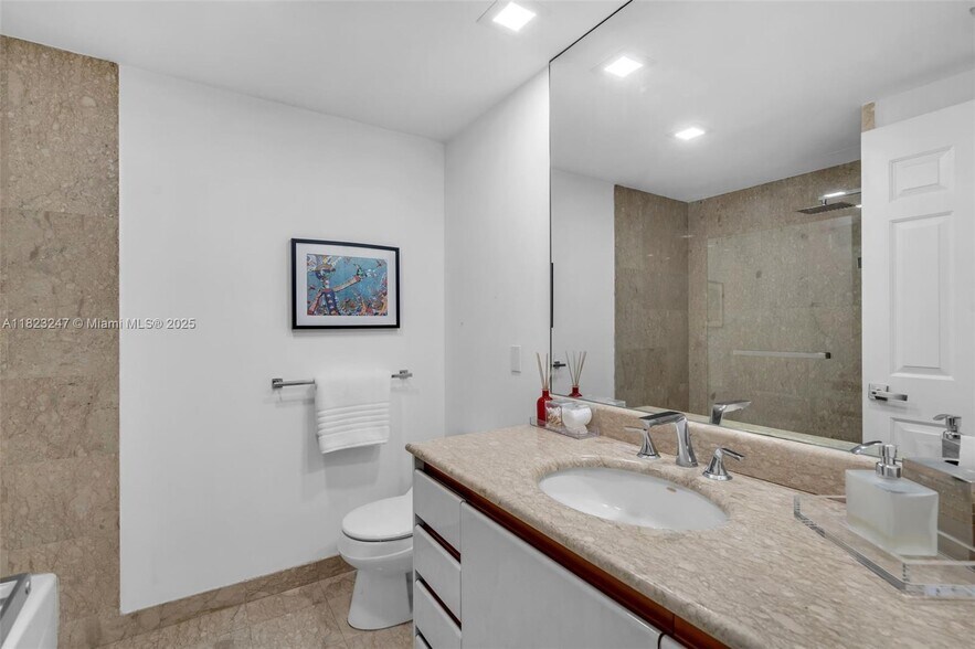 Building Photo - 1643 Brickell Ave