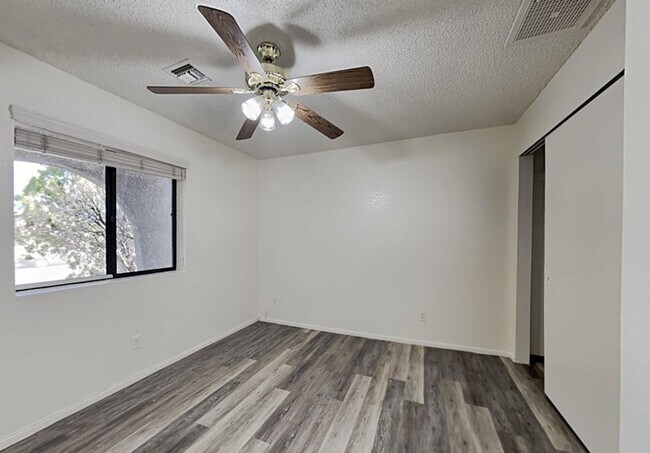 Building Photo - 2 bedroom Main house Attached Casita