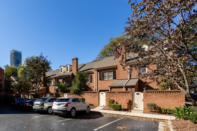 Building Photo - 510 N Poplar St