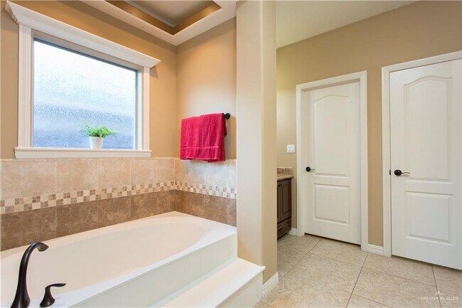 Building Photo - 1316 Poblano Ln