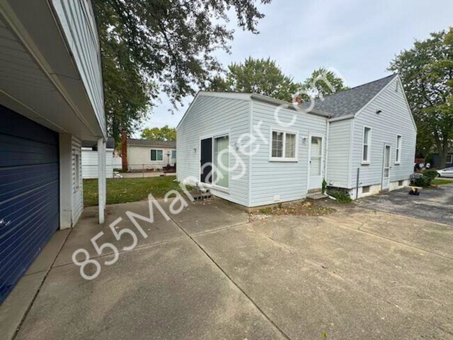 Building Photo - Charming 3-Bedroom Ranch in Berkley - Idea...