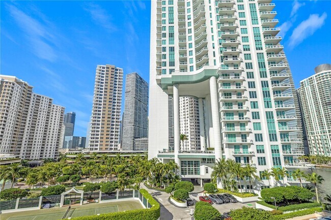 Building Photo - 888 Brickell Key Dr