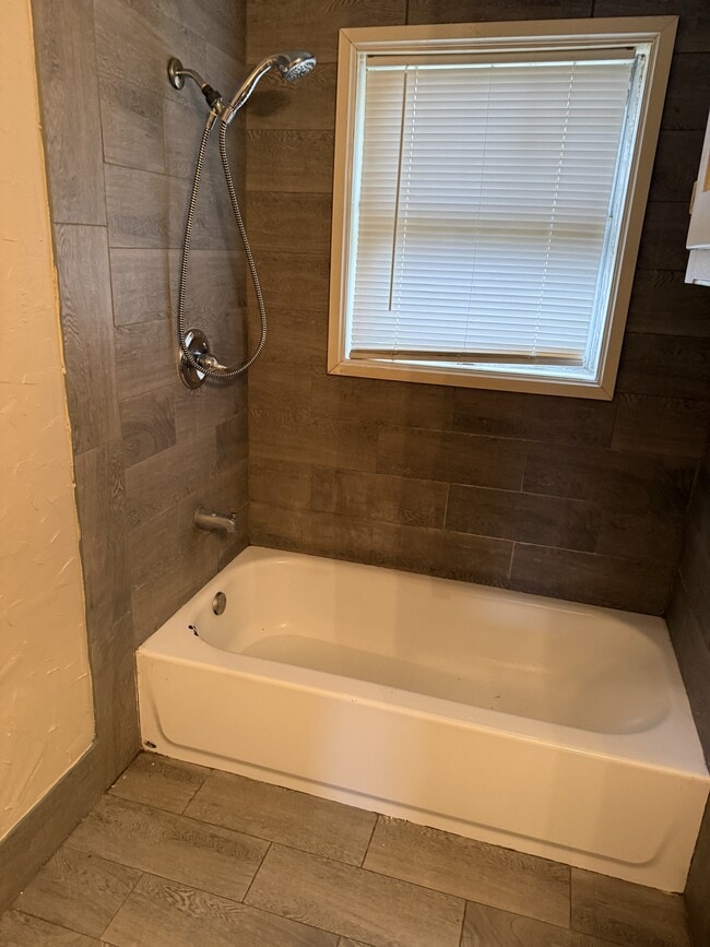 Building Photo - 182 Garrett Dr