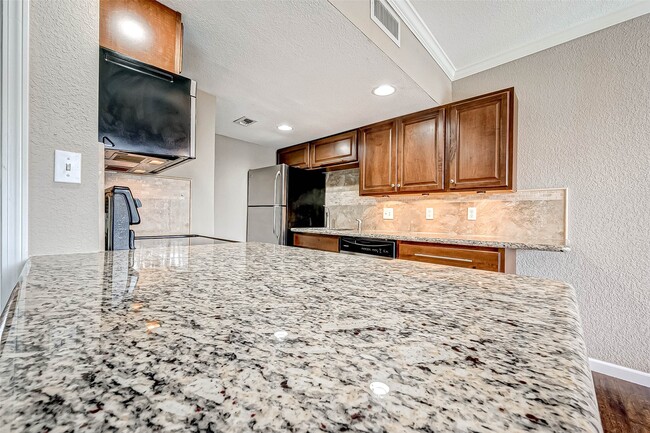 Building Photo - 2503 McCue Rd