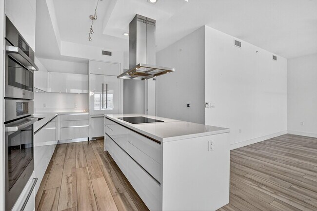 Building Photo - 155 E Boca Raton Rd