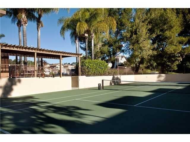 Building Photo - RB Luxury 2 Br Townhome 2 car spots Laundry $3190 TEXT 619-565-3468