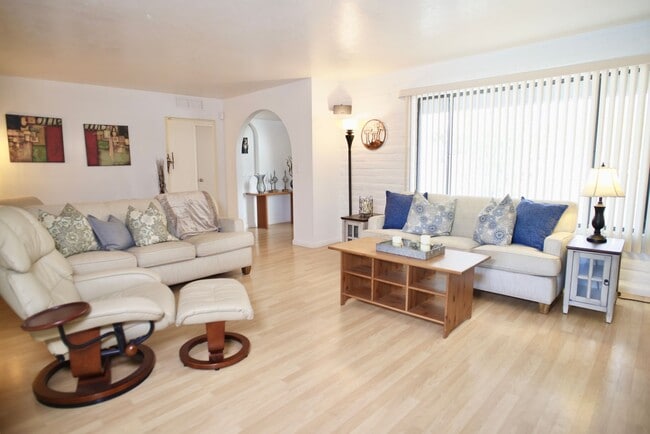 Building Photo - 4 Bedroom Furnished in Catalina Foothills with Pool