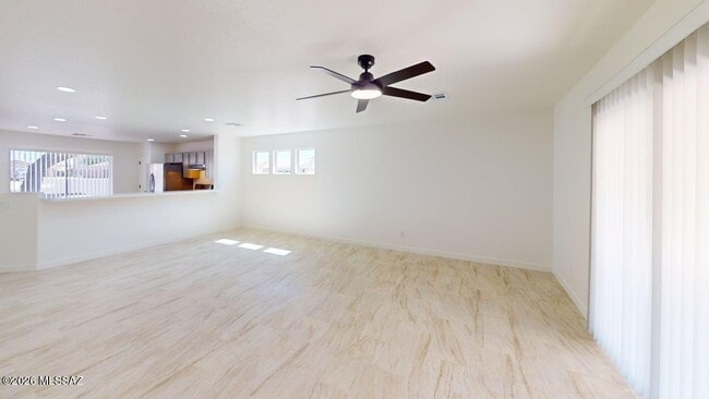 Building Photo - 2574 W Southern Star Dr