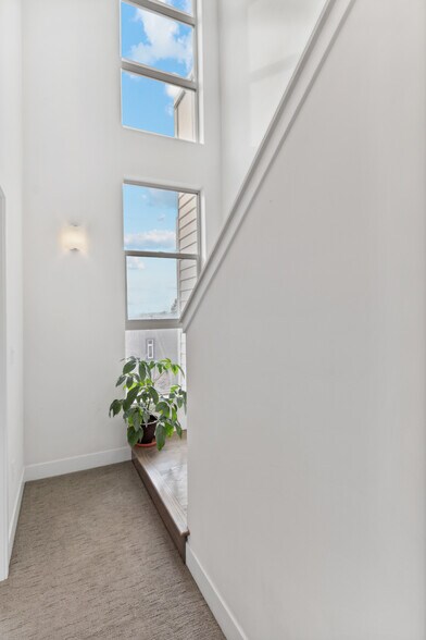 Building Photo - 2345 Decatur St