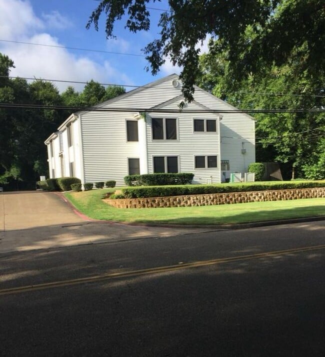 Building Photo - Eden Dr