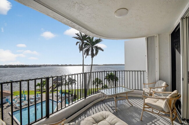 Building Photo - 8200 Lakeshore Dr