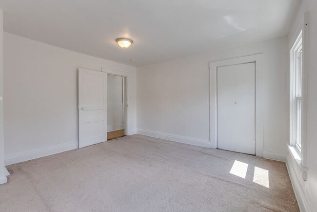 Building Photo - Available JULY 2026 - Renovated 3 Bedroom Home w/ Parking in Mt. Washington!