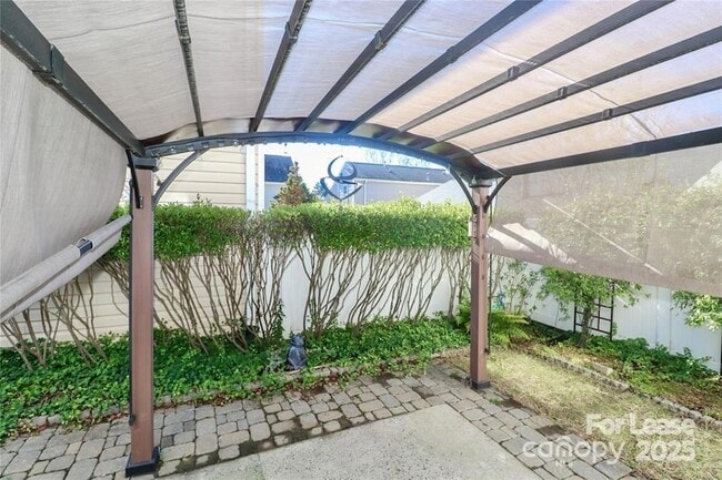 Building Photo - 9408 Meadowmont View Dr